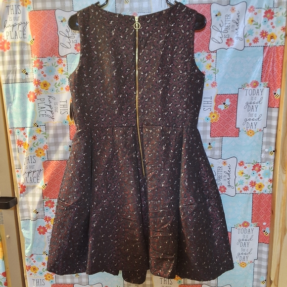 NWT TAYLOR ZIPPERED SLEEVELESS JEWEL NECK ABOVE KNEE FIT + FLARE DRESS - Picture 5 of 12